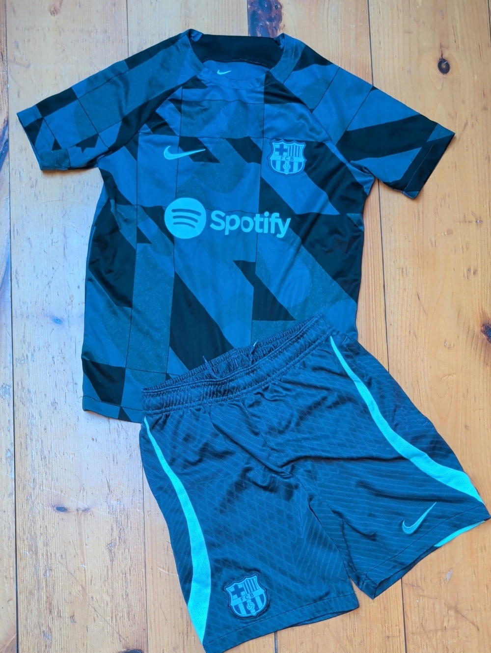 Nike Kids Black & Teal FC Barcelona Training Set